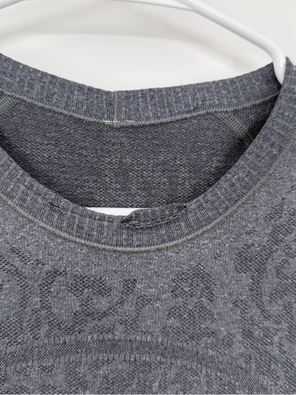 Lululemon grey floral swiftly tee 6 - Picture 3 of 4